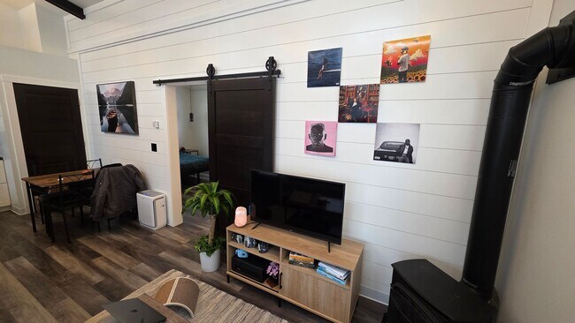 Foto del edificio - 4213-4213 Trinity Rd