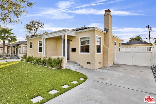 Foto del edificio - 6323 Farmdale Ave