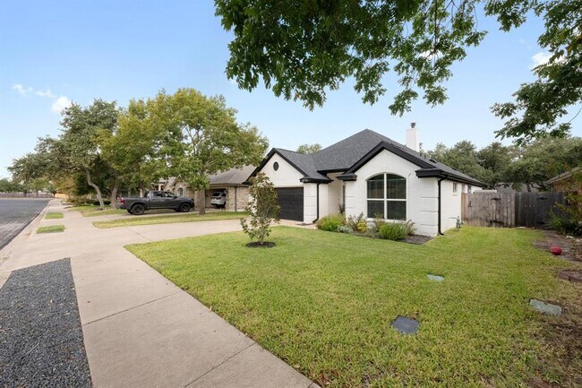 Foto del edificio - 8716 Bobcat Dr