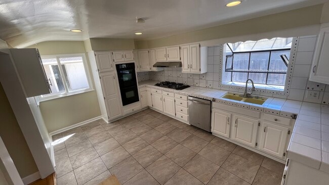 Building Photo - 21216 Velicata St