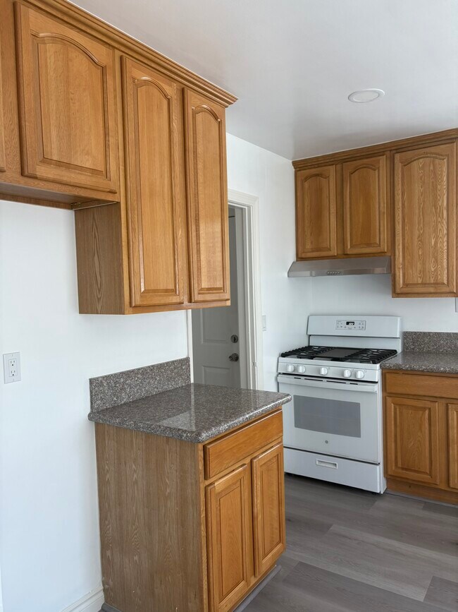 Building Photo - 849 Diamond St