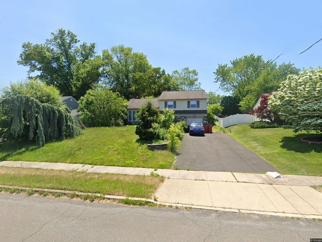 Primary Photo - Single split level 3 bed 2 bath home avail...