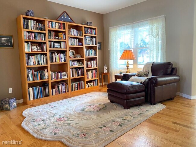 Building Photo - 3 br, 2.5 bath House - 100 River View Drive