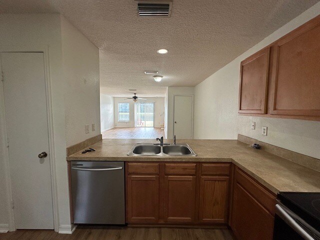 Foto del edificio - Prime Location! 3BR Townhome Near St. Augustine Outlets with Pond View