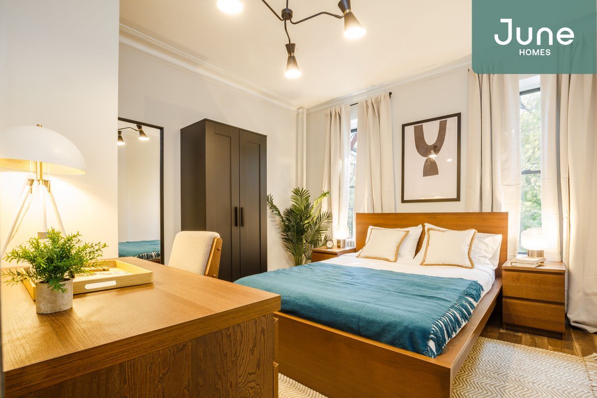 Primary Photo - ROOM ONLY in 3-bed/1.0-bath Home