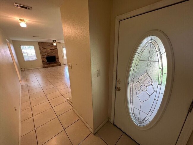 Building Photo - Pensacola - Pinehurst Subdivision - 3 bedr...