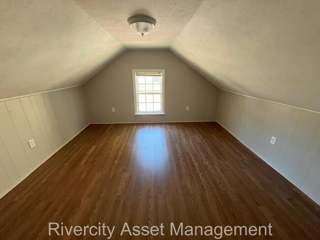 Building Photo - Berclair Gem with a BONUS ROOM!!!!!! Secti...