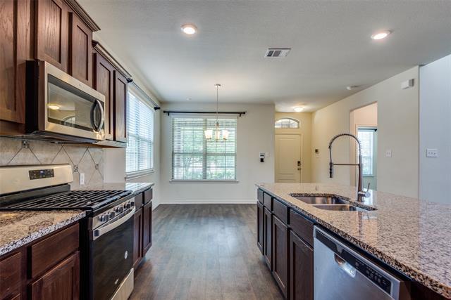 Building Photo - 2205 Miramar Dr