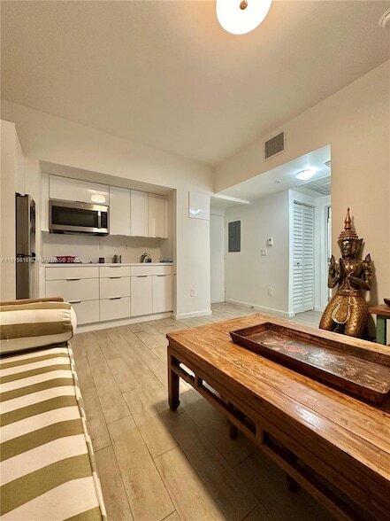 Photo - 1611 Meridian Avenue Unit 103