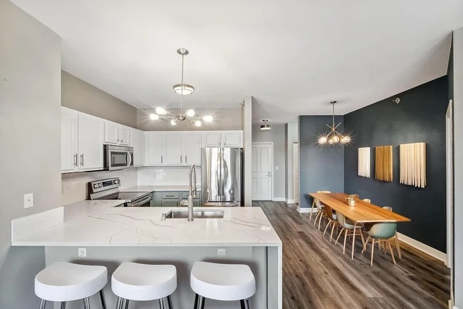 Building Photo - 4110 S Lake Dr
