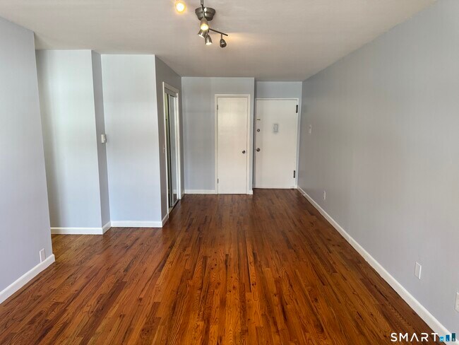 Foto del edificio - 4 Glenwood Ave