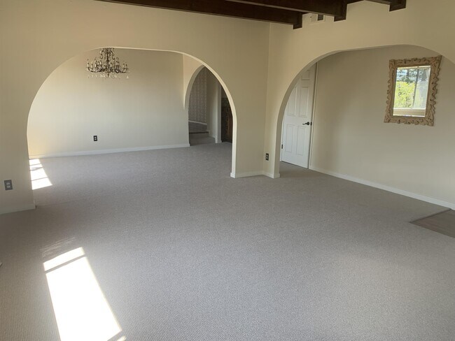 Building Photo - 1645 Encino Ct