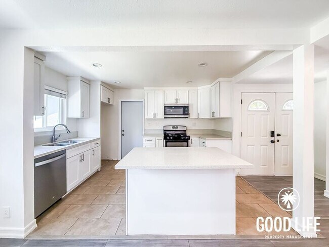 Foto del edificio - 16691 Newland St
