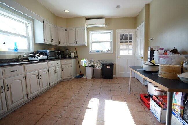 Foto del edificio - 52 Pearson Rd