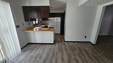 Building Photo - 63-69-69 Chambers Rd