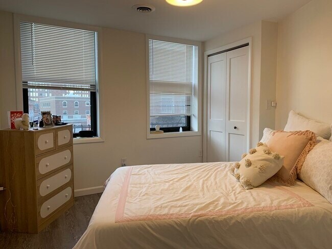 Building Photo - 126 Salem St