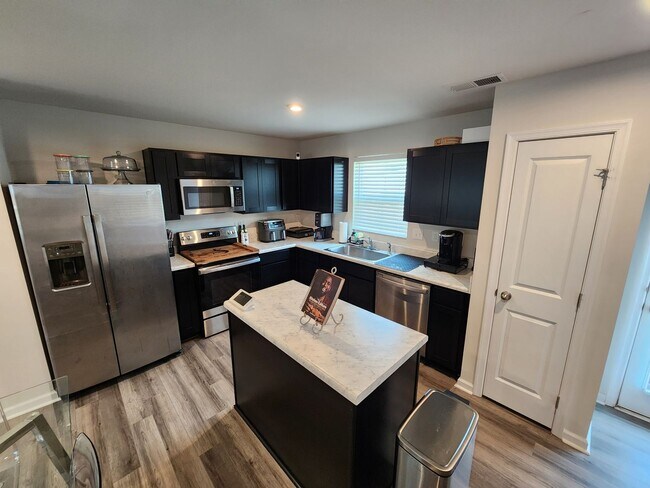 Foto del edificio - Nice 3 Bedroom Home in Robinson Park