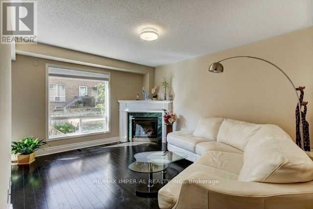 Photo du bâtiment - 27 Silver Linden Dr