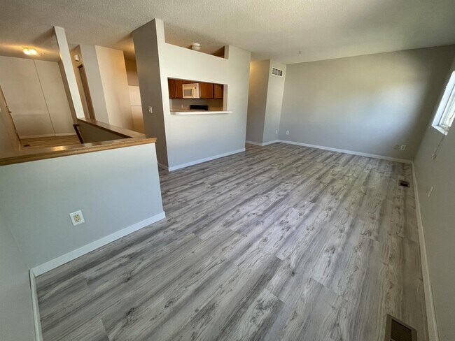 Building Photo - 9117 Scarlet Globe Dr