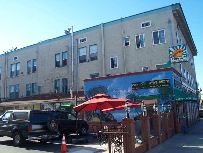 Building Photo - 2200 Pico Blvd