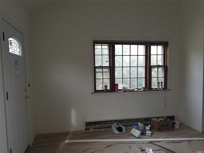 Building Photo - 556 Hawkins Rd