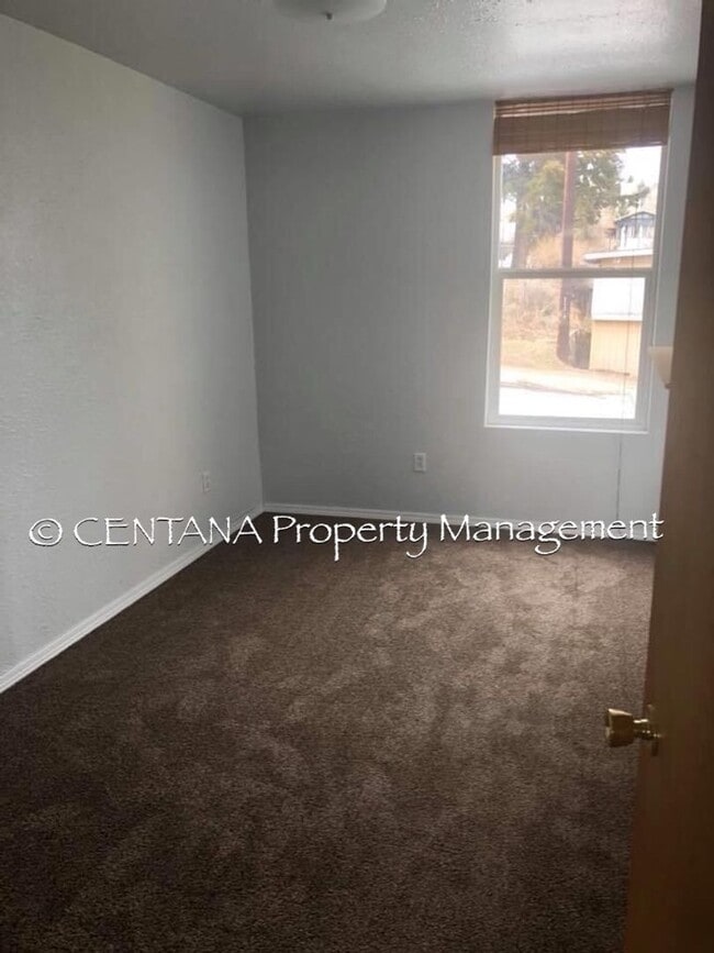 Foto del edificio - 1119 W Broadway St