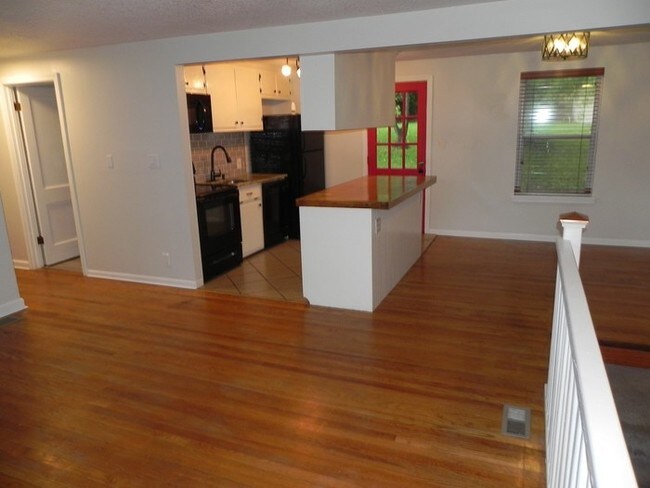 Building Photo - Irresistible 3 Bedroom in Kansas City!