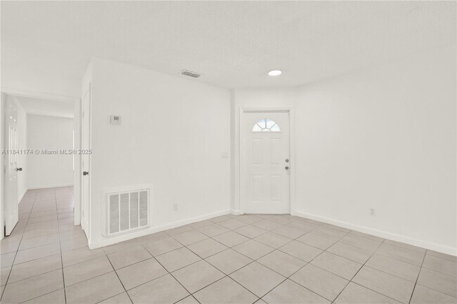 Foto del edificio - 941 SW 7th Ct