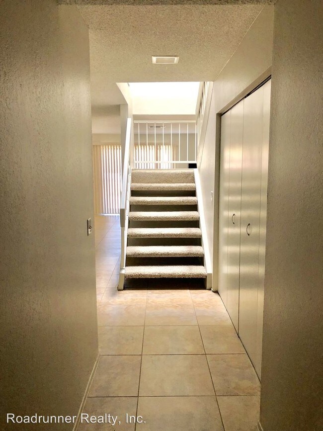 Building Photo - 55895 Santa Fe Trail