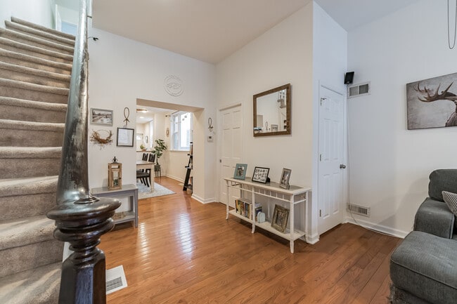 Building Photo - 1327 S 9th St