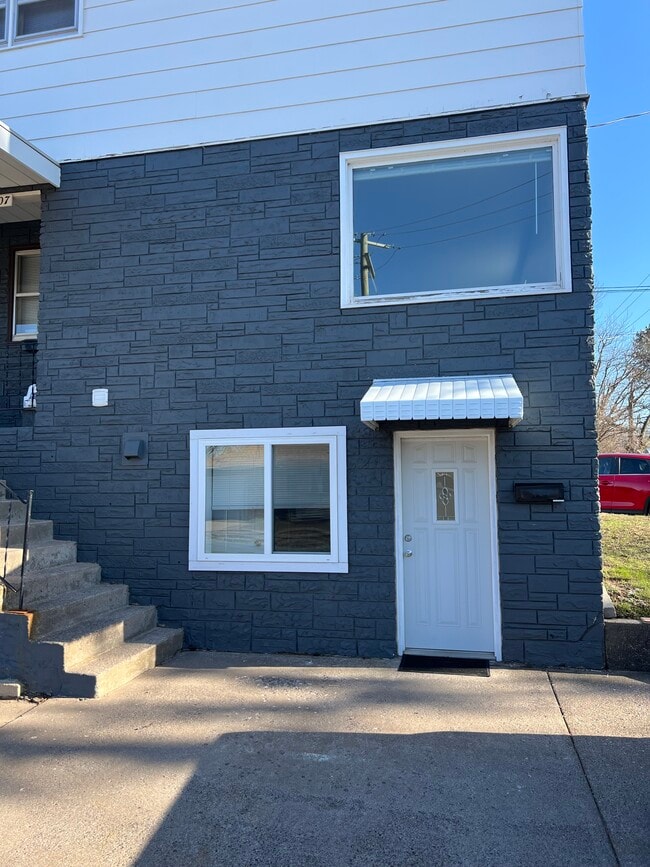 Building Photo - 1007 W Kaye Ave