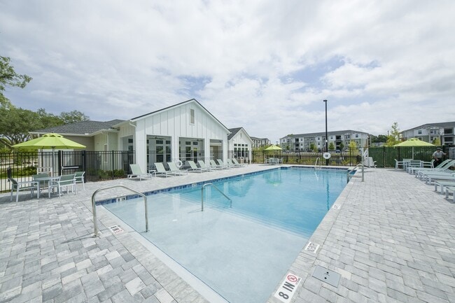 Madison Palms | Jacksonville, FL | Swimming Pool with Sundeck - Madison Palms