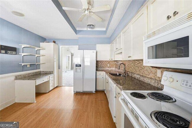 Building Photo - 813 Serramonte Dr