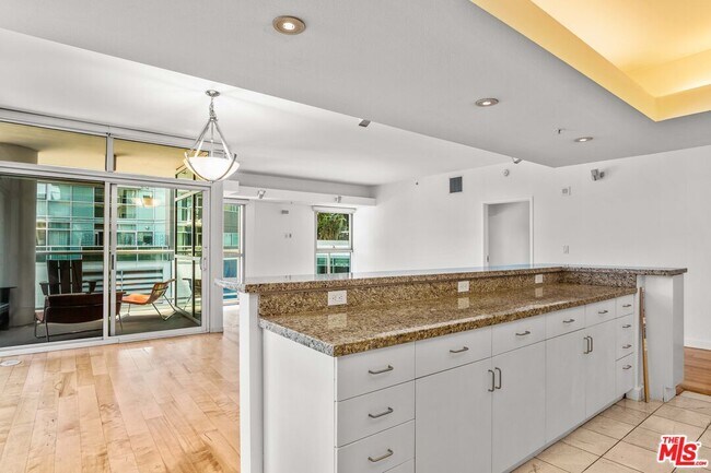 Foto del edificio - 13700 Marina Pointe Dr