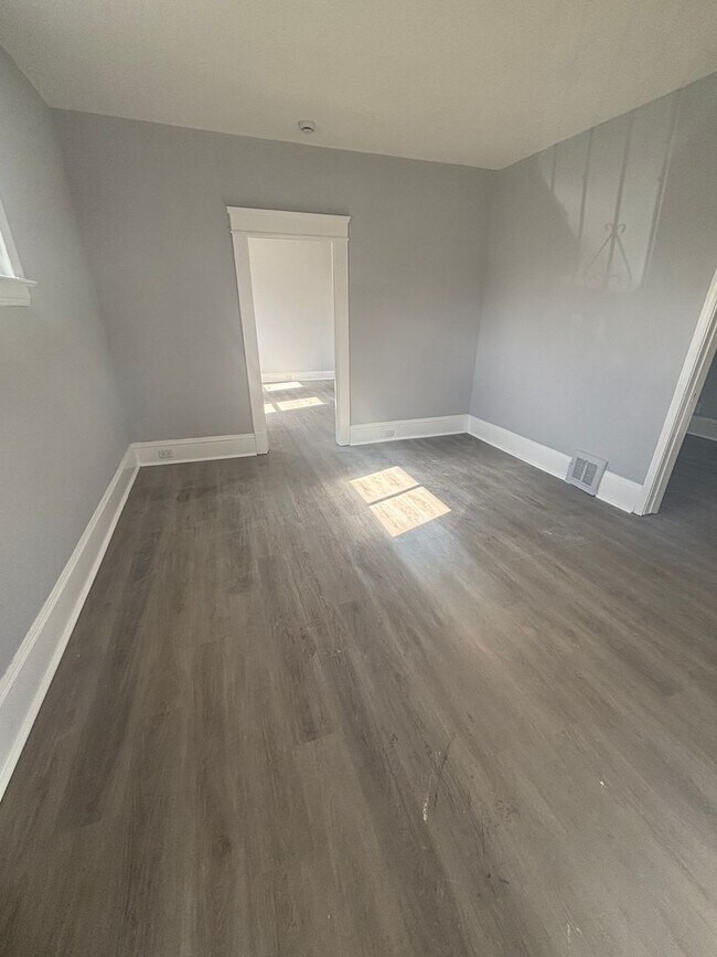 Building Photo - 4bd Single Newburgh Sec 8/Cash Pay