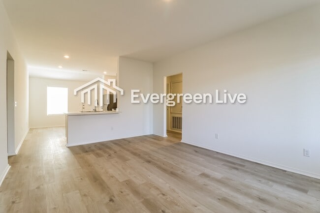 Foto del edificio - 44 10 Point Ln