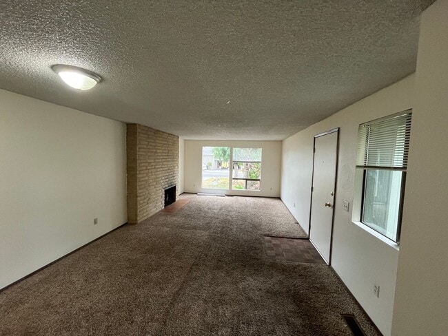 Foto del edificio - 2-Bed, 1-Bath Duplex, Mount Vernon