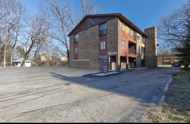 Building Photo - 1640 Nicholasville Rd