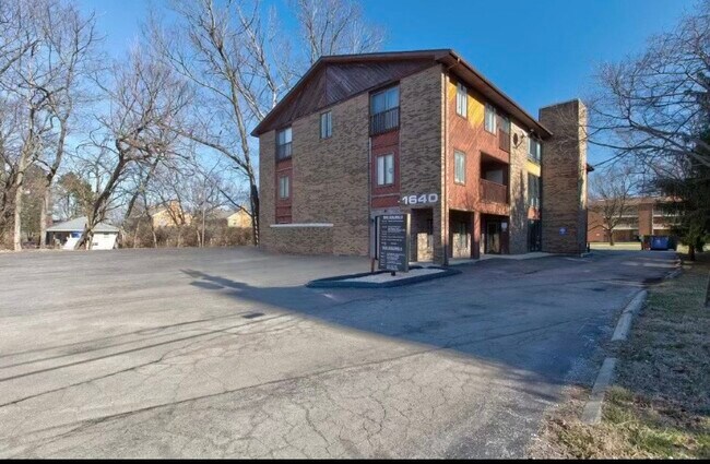 Foto del edificio - 1640 Nicholasville Rd