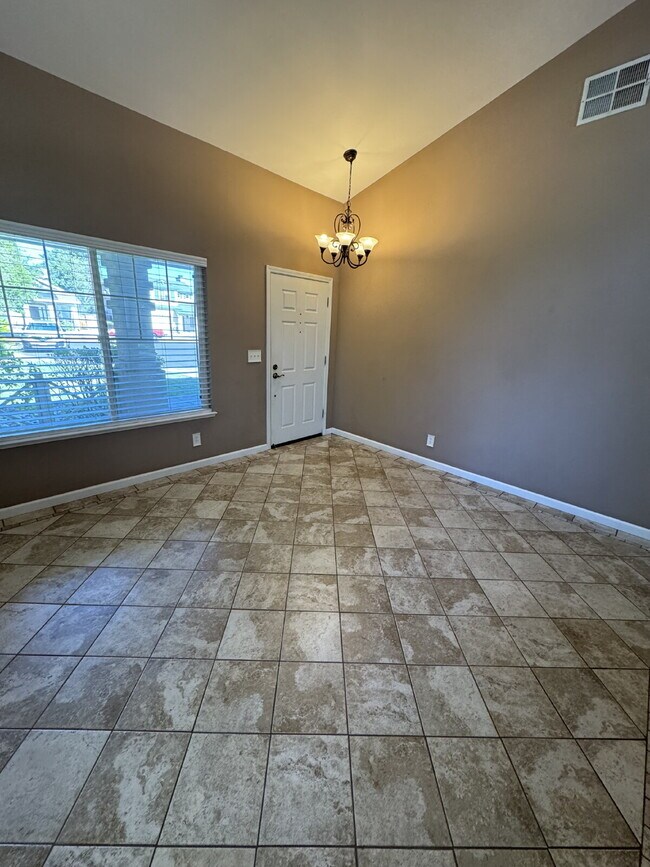 Building Photo - Gorgeous 3 Bedroom, 2 1/2 Bathroom Home in Perfect Brentwood Location