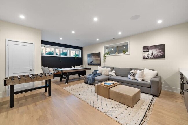 Foto del edificio - 1307 N Bell Ave