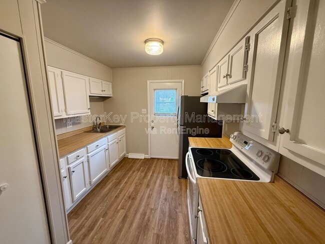 Building Photo - 221 Byrum St