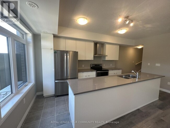 Building Photo - 70 Thatcher Dr