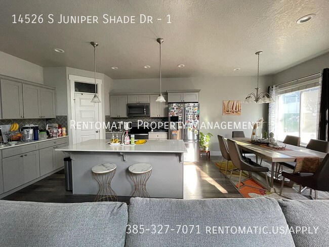 Foto del edificio - 14526 Juniper Shade Dr