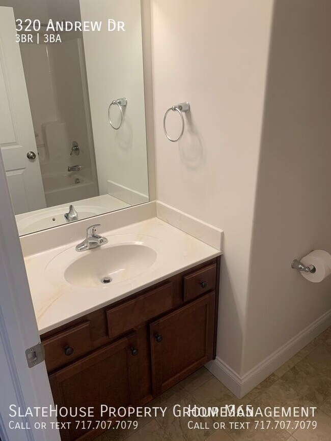 Building Photo - 3 Bedroom 3 Bathroom