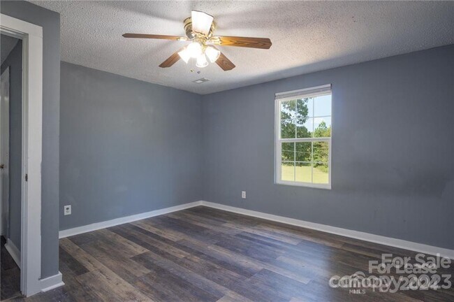 Building Photo - 4335 Saluda Rd