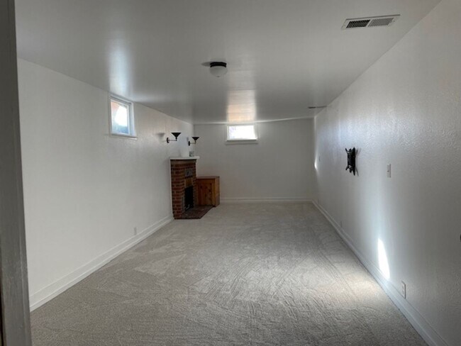 Foto del edificio - 4001 Frontier Park Ave