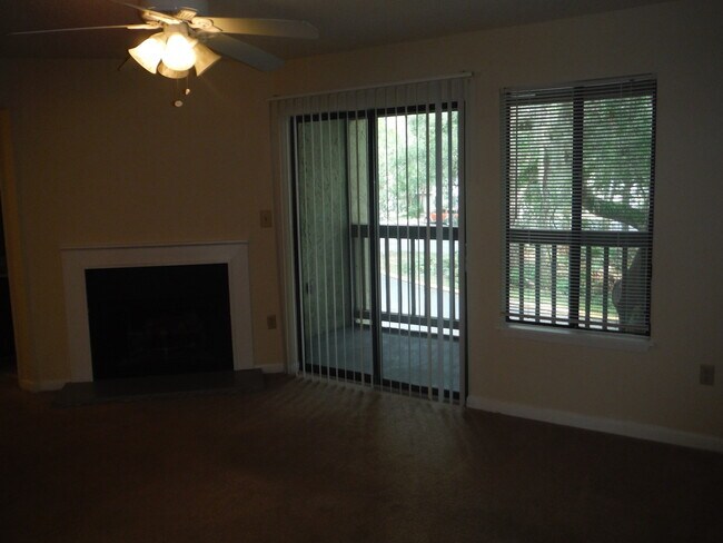Building Photo - Nice 2nd FL Condo with Screened Balcony