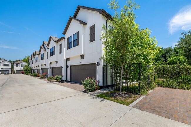Foto del edificio - 4852 Rich Oak Dr