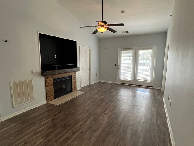 Foto del edificio - Spacious 2 Bed, 2 Bath Condo with Communit...